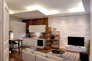 Town Hall Square Apartment. Best Location in Town!, Таллин