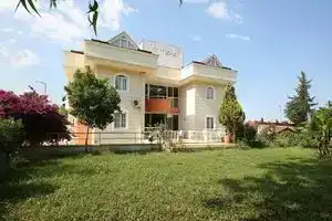 Q Max, Кемер