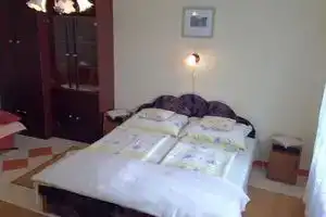 Muskátli Apartmanház 4., Хайдусобосло
