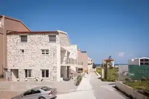 Athina Apartments Near the Sea Platania, Платаньяс