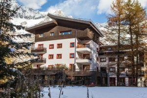 Contemporary Apartment in Breuil Cervinia Near Ski Area, Брёй-Червиния