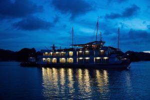Ботель «Pelican Classic Cruise», Халонг