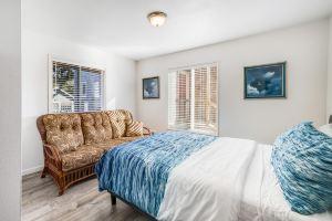 Oceanfront dog-friendly home with sunny deck, ocean view & washer/dryer, Рокуэй-Бич