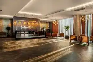 Cozy 2-bedroom apartment with fitness room, WiFi in welcoming T'bilisi, Тбилиси
