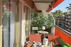 Superb bright apartment, terraces free secure parking 600m from the sea, Сен-Лоран-дю-Вар