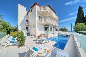 Hotel Riva Kaštela with Swimming Pool, Kaštel Kambelovac