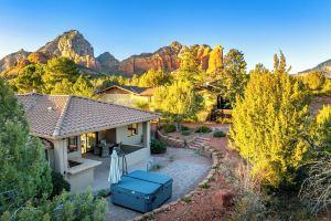 Carefree on the Rocks  - West Sedona location with a hot tub., Седона