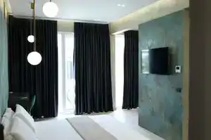Comfort Suites, Голем