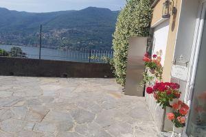 From the apartment and terrace view of the Lake, and with private parking space, Комо