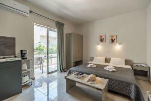 Rhoe Seaside Apartments, Агиа Марина