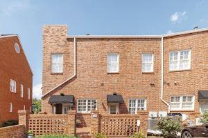 Luxurious downtown retreat located in Greensboro NC!, Гринсборо