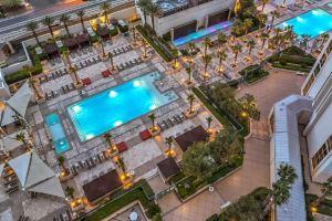 Stunning City Views and Luxury Amenities - Exquisite Retreat, Лас-Вегас