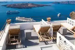 Amelot Art Suites Santorini Honeymoon Suite Caldera View with Outdoor Heated Jacuzzi on Terrace, Фира