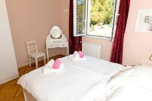 Apartment with 2 Bedrooms in Rab, with Wonderful Sea View, Enclosed Garden and Wifi Near the Beach, Раб