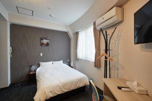 Hotel Wave, Наха
