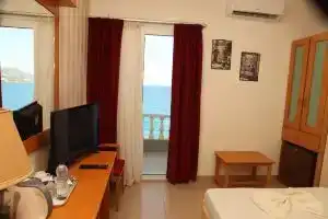 Mantas Seaside Boutique Hotel, Лутраки