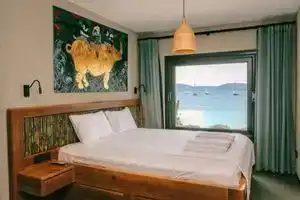 Surfer Caravan Gastro Pub & Suites, Бодрум
