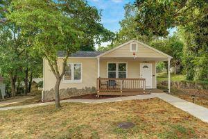 The Bear Den: Rehabbed Home Near the Branson Landing, Брэнсон