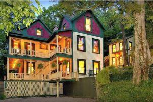 The 1883 Peabody House Bed & Breakfast, Юрика-Спрингс