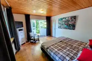 Giethoorn Lodge, luxury thatched cottage. Electric sloop for rent, Гиетхоорн