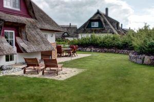 Enchanting thatched house idyllically situated on the Achterwasser, child-friendly, Цинновиц