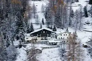 Waldhotel Fletschhorn Panoramic Retreat in Saas Fee, Саас-Грунд