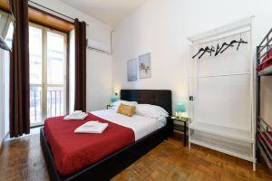Inside Chiaia Rooms, Неаполь
