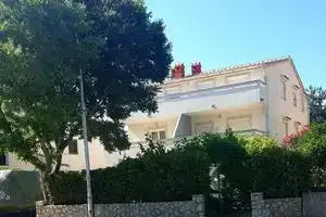 Apartments Kraljić I, Башка