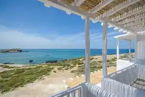 Cyano Suites, Наксос