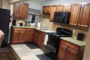 Charming 3-bedroom house in serene Upper Darby with AC, WiFi and mor, Филадельфия