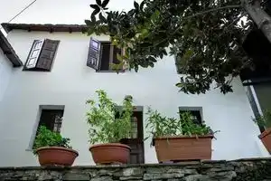 Secluded Cottage Guesthouse in the Mountains, Макриница