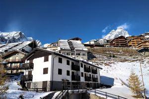 Ski Chalet Cervinia Bassi Ski-in-Ski-Out 6 Persons Sunny Terrace Wifi, Брёй-Червиния