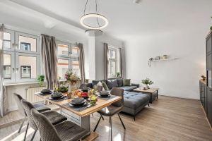 Gigantic old building apartment with WiFi and free parking in the city center, Бад-Киссинген