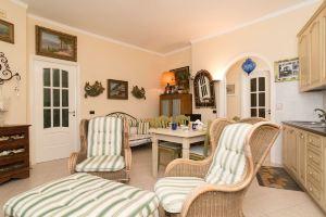 Positano Elegant Terrace with Private Pool 200m from the Sea, Позитано