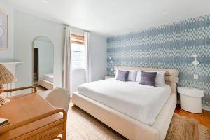Generously Sized Rooms and Relaxing Outdoor Spaces - Cozy Downtown Haven, Чарлстон