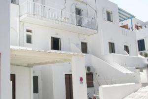 A1 Ampeli Studios, Парикия