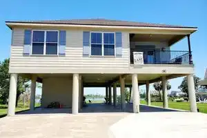 WATERFRONT Lake House w/ King Beds, close to Casinos, Лейк-Чарльз