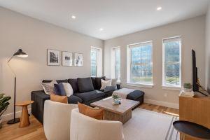 Luxurious Condo near MIT, Harvard & the T+ Parking, Бостон