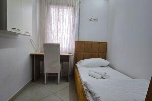 3- Single room with balcony and city view, Тирана