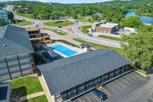 Poolside Cactus Flower Condo, Walk To Landing, Fishing Dock, & Indoor Pool, Брэнсон
