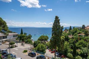 Floreano, Опатия