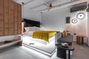 Stema Suite 2, Адамас