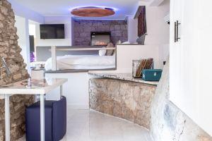 NAPA Suite • Hot Tub • Downtown • Original Art, Юрика-Спрингс
