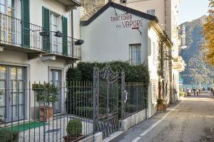 ELEGANT APARTMENT IS LOCATED A FEW STEPS FROM THE LAKEFRONT OF CERNOBBIO., Комо