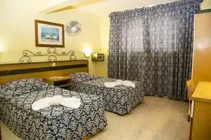 Burlington Apartments, Пемброк