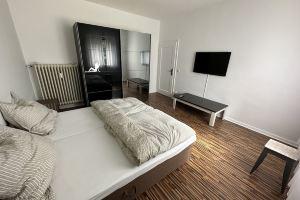 Maybach 4-Bedroom Apartment – Spacious, Stylish & Close to Düsseldorf Fair., Крефельд