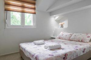Neon Apartment, Modern, High Quality, Central Apt, Heraklion City, Ираклион