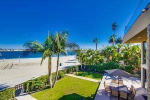 Beachfront Bliss and Scenic Bay Views - Stunning Waterfront Haven, Сан-Диего