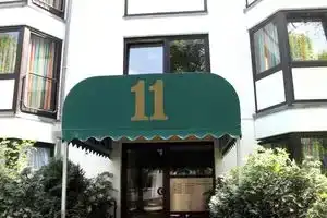 2 Raum-wohnung mit Balkon und Zugang zum Garten. Wohnung Liegt Nach Hinten, Кёнигсвинтер