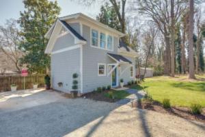 West Atlanta Craftsman Studio with Front Yard!, Атланта